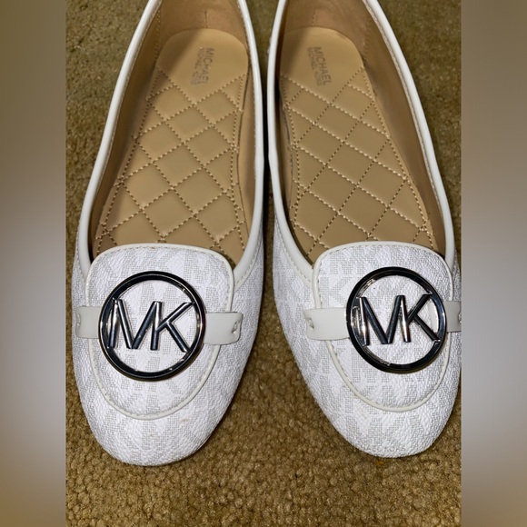MICHAEL MICHAEL KORS WITHE FLATS. - Picture 14 of 16